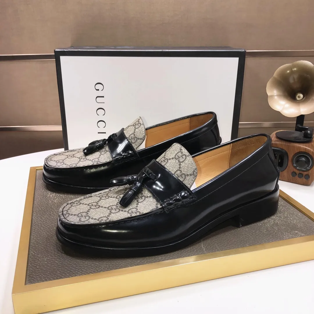 Factory batch 580💰Italy’s top luxury men’s shoe giant (GUCCI) (Gucci) (full cowhide lining) new arrival🍃Original European style🔰 Pleasant to the eye😍In order to make the shoes more durable and non-deformable🌀The production continues to follow traditional methods but there is still no lack of innovation💪Select original cowhide for the leather♻️Smooth, natural and extra bright⭐Made of imported cowhide The rich man’s first choice 38-45 (45 customized)